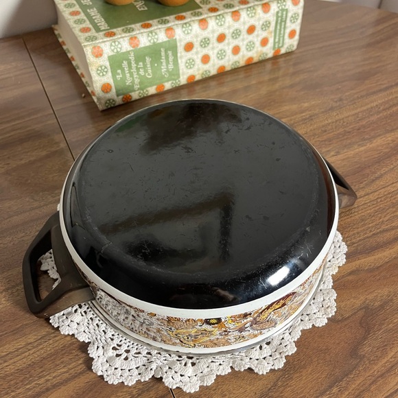 Vintage 70s Dutch Oven - Floral Enamel Cookware - Picture 9 of 12